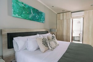 Classic Room, Garden View | Premium bedding, down comforters, individually decorated