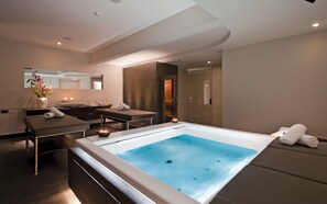 Salas de tratamientos para parejas, sauna, bañera de hidromasaje 