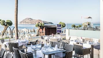3 Restaurants; Mittagessen und Abendessen werden serviert