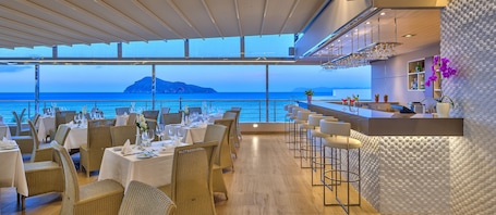 3 Restaurants; Mittagessen und Abendessen werden serviert. Porto Platanias Beach Resort & Spa