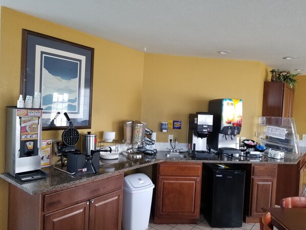 Free continental breakfast - Rodeway Inn Goddard (Goddard)