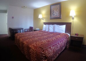 Iron/ironing board, free WiFi, bed sheets - Rodeway Inn Goddard (Goddard)