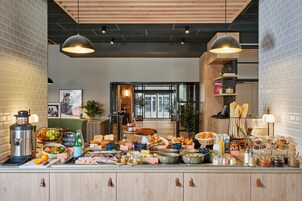 Desayuno buffet todos los días (con cargo)