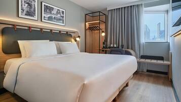 Rom – superior, 1 kingsize-seng | Sengetøy av topp kvalitet, skrivebord og skrivebord for bærbar PC