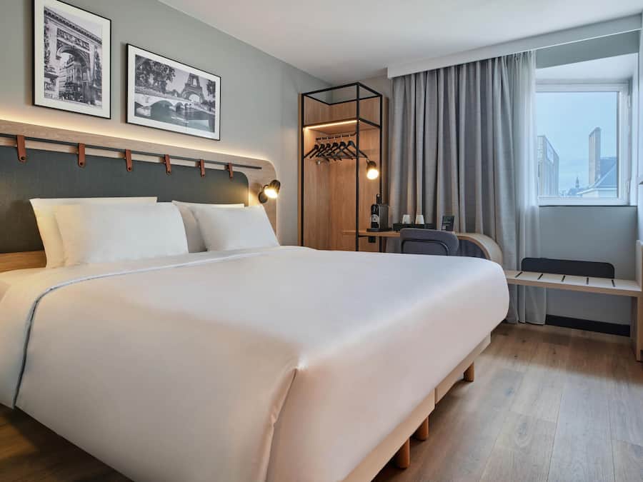 Superior-Zimmer, 1 King-Bett | Hochwertige Bettwaren, Schreibtisch, laptopgeeigneter Arbeitsplatz