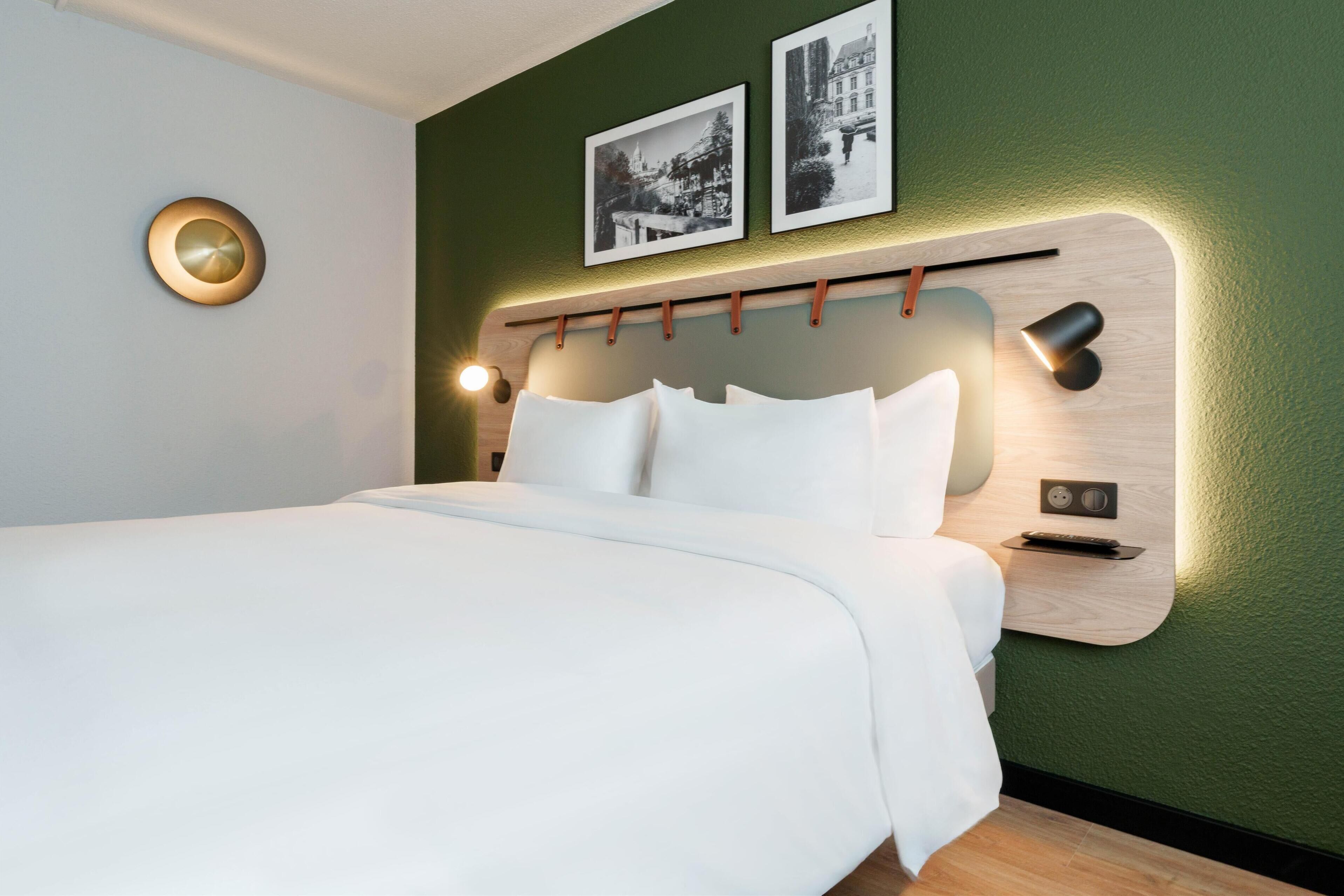 Superior Room, 1 King Bed | Premium bedding, desk, laptop workspace, blackout drapes