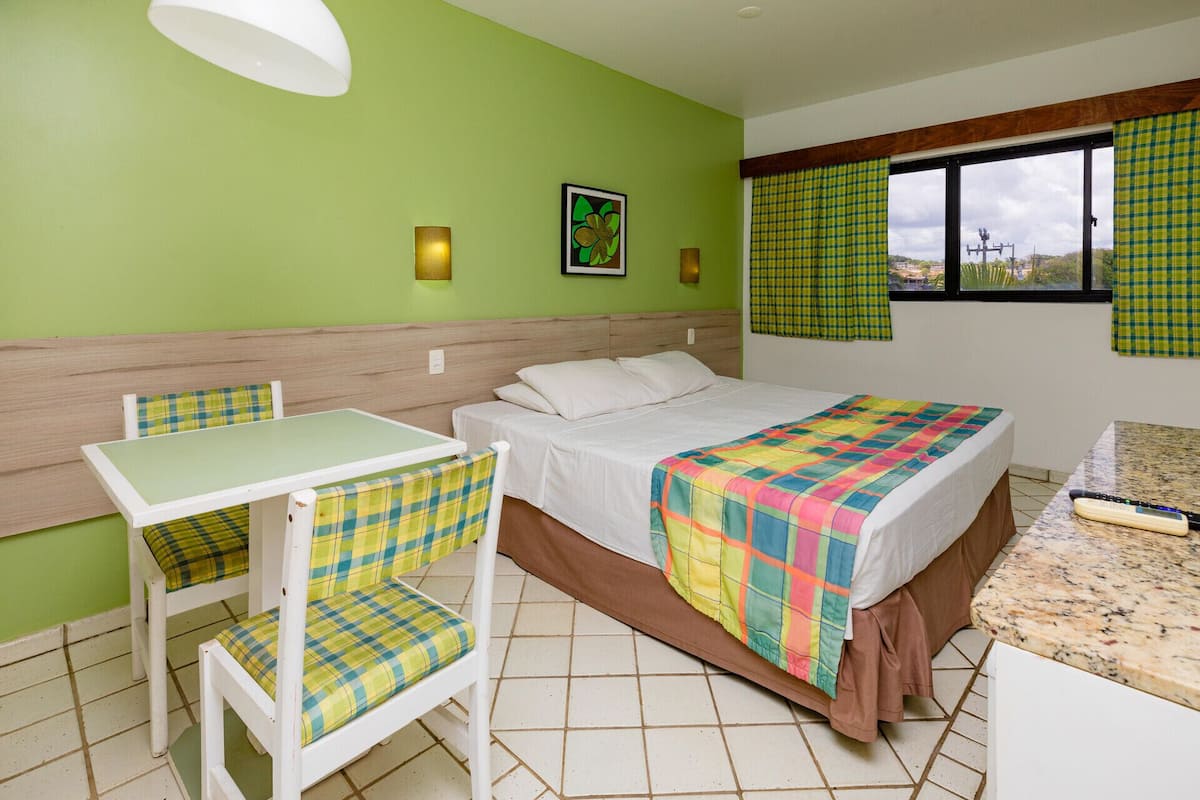 Minibar, wifi gratis, ropa de cama