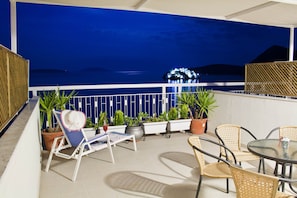 Deluxe-Suite, Nichtraucher, Meerblick | Terrasse/Patio