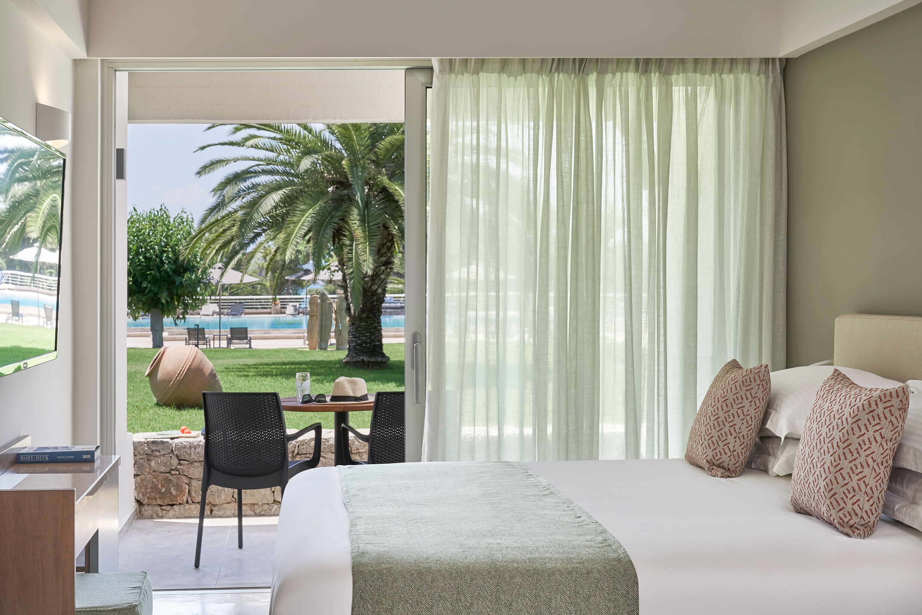 superior double room, garden view | garden view