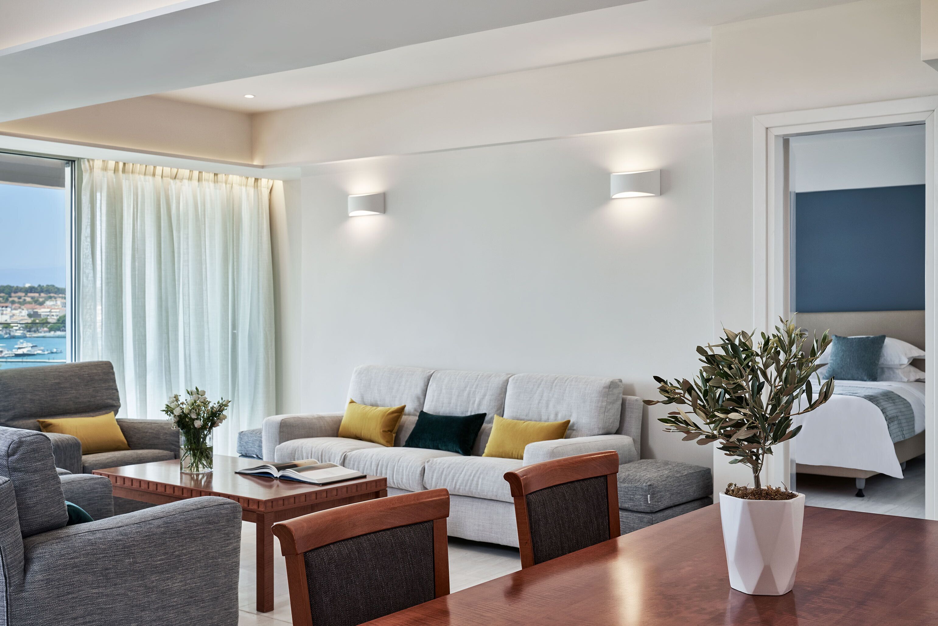 grand suite, sea view (unlimited) | living area | tv