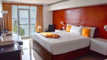 Standard Superior Room, Sea View | Minibar, in-room safe, desk, blackout drapes
