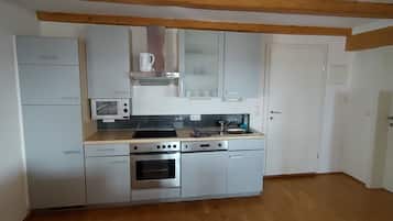 Luxury-Suite | Eigene Küche | Kühlschrank, Mikrowelle, Wasserkocher mit Kaffee-/Teezubehör