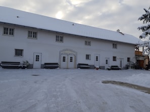 Front of property - Geinberg Suites & Vianova Lodges (Polling im Innkreis)
