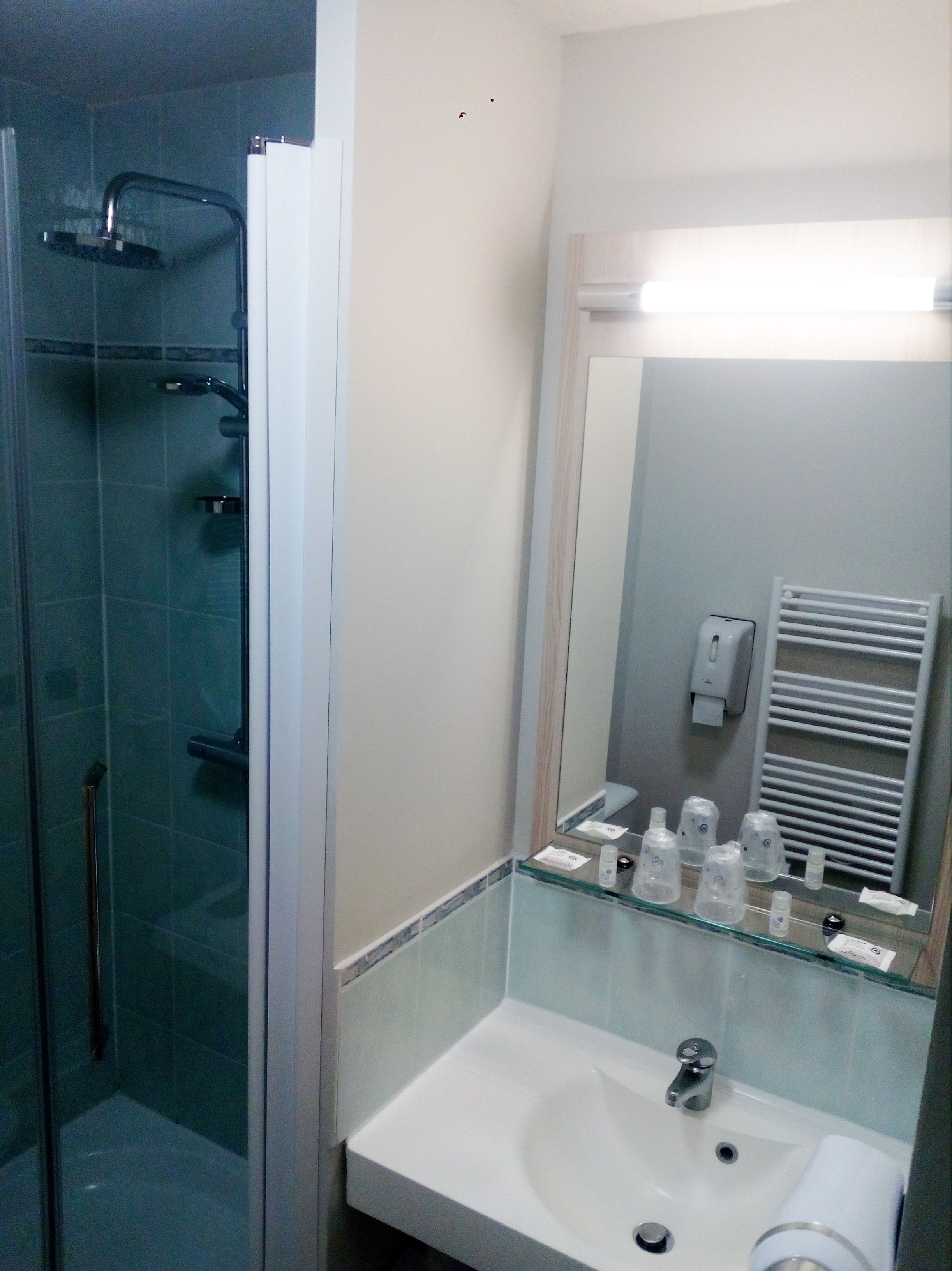 shower, rainfall showerhead, free toiletries, hair dryer