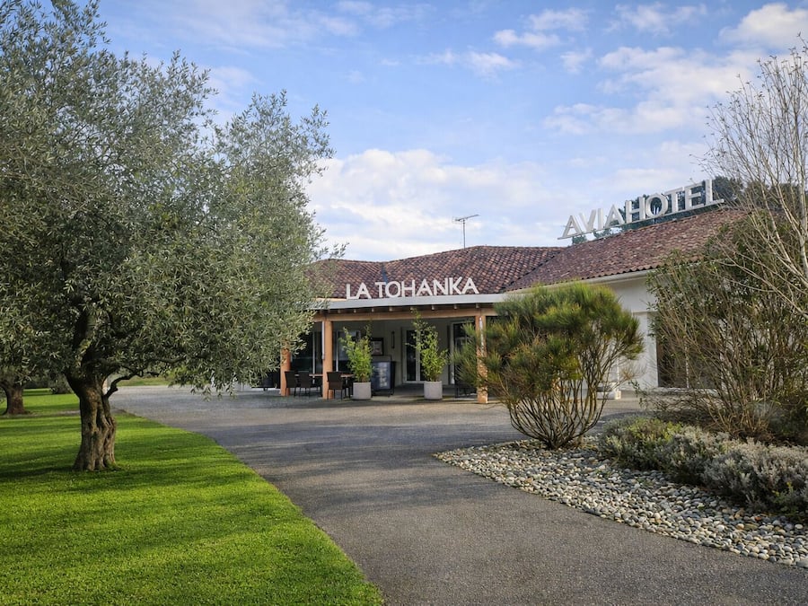 Lunch and dinner served