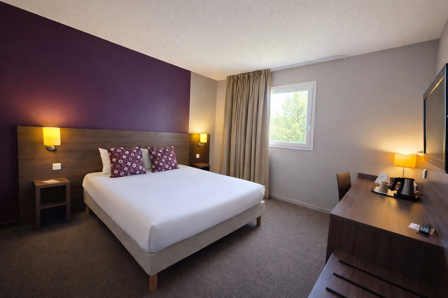 Chambre double, 1 lit double | Bureau, espace de travail pour ordinateurs portables