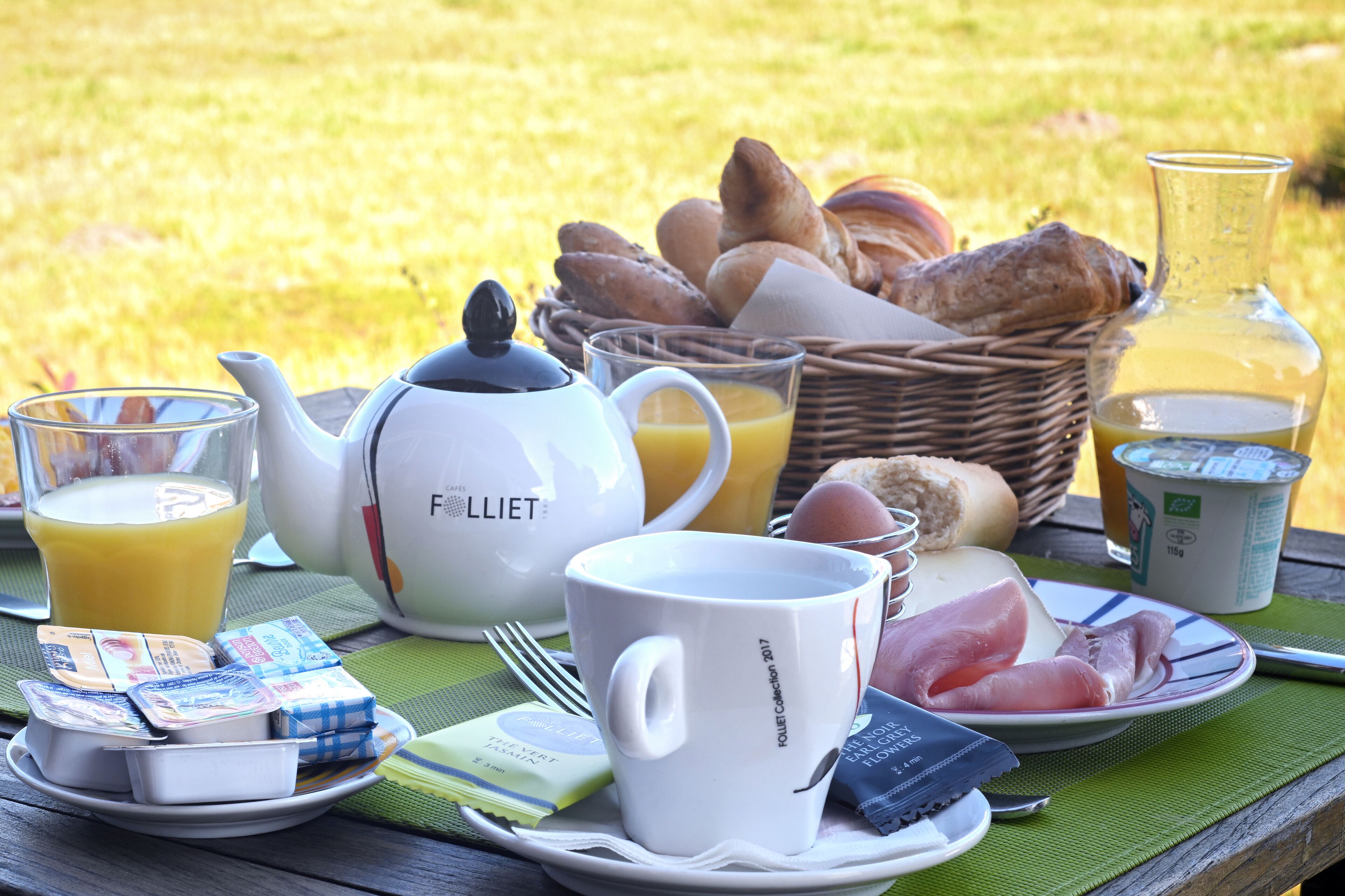 daily buffet breakfast (eur 12 per person)