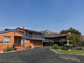 Exterior - Los Padres Inn (San Luis Obispo)