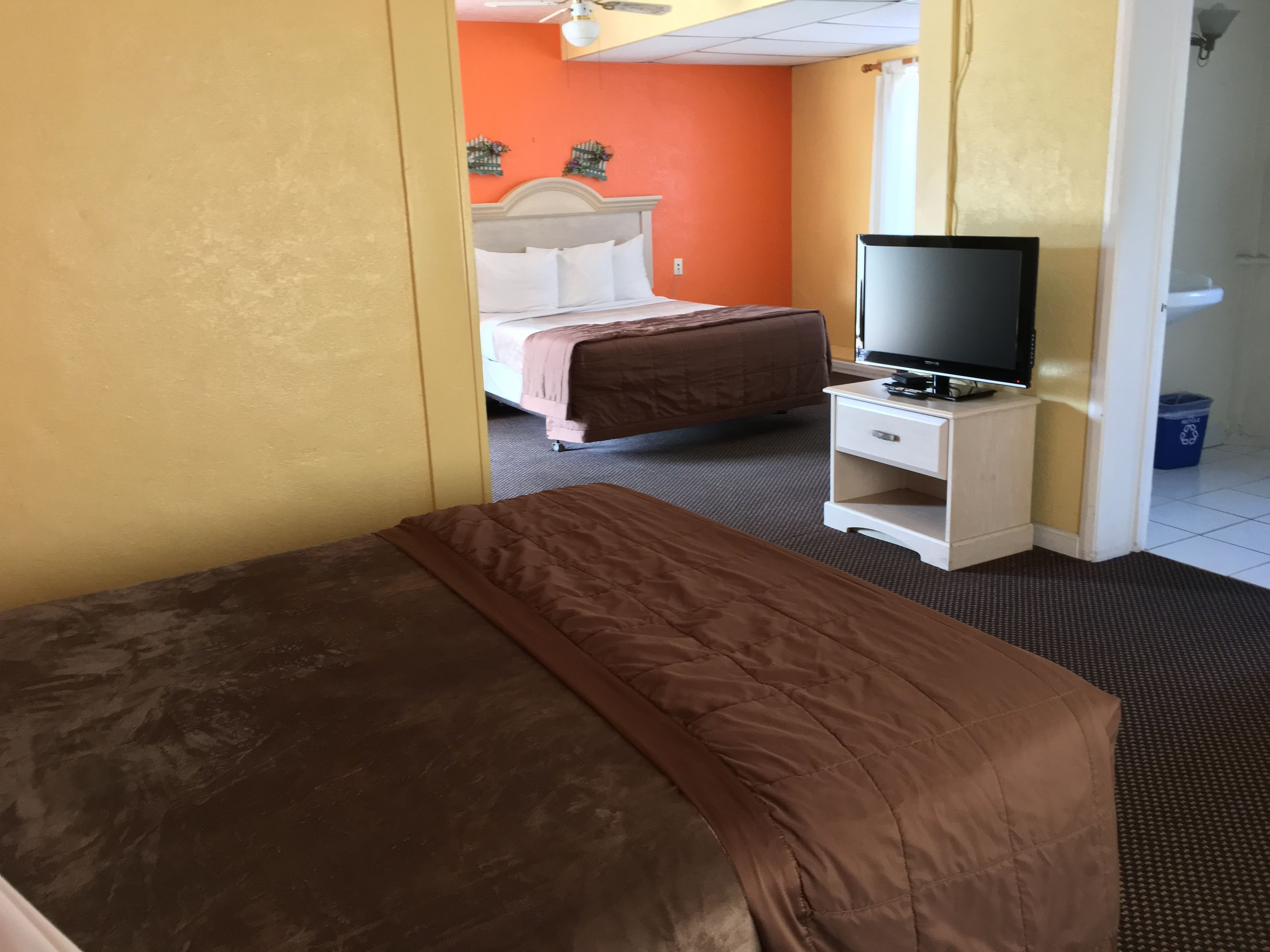 Chambre Standard, 2 grands lits | Bureau, Wi-Fi gratuit, draps fournis