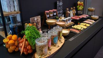 TĂ€gliches FrĂŒhstĂŒcksbuffet gegen GebĂŒhr