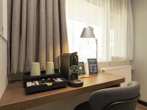 Quarto superior, 1 cama King | Comodidades do quarto