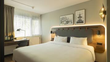 Superior kamer, 1 kingsize bed | Een bureau, verduisterende gordijnen, geluiddichte muren