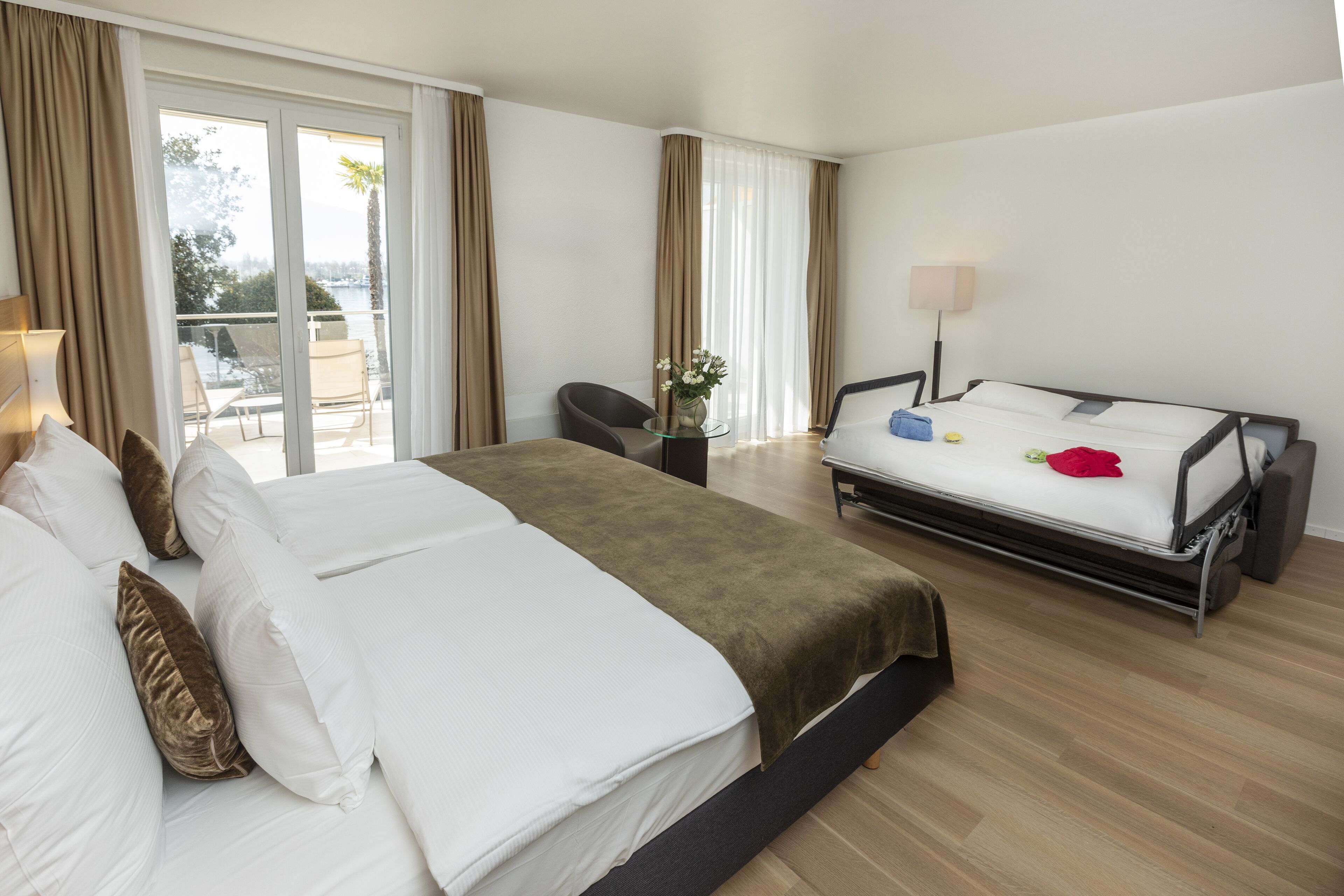 junior suite, lake view | 1 bedroom, minibar, in-room safe, desk