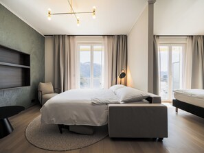 Suite, Lake View