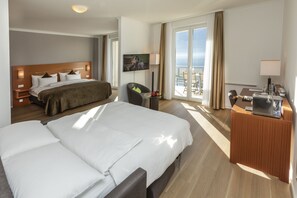 Suite, Lake View | Minibar, in-room safe, desk, blackout drapes - La Palma au Lac (Muralto)