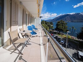 Suite, vistas al lago | Balcón