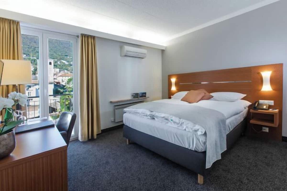 1 slaapkamer, een minibar, een kluis op de kamer, een bureau