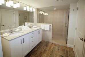 Studio, Kitchenette | Bathroom