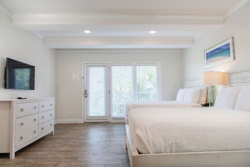 Studio, Kitchenette | In-room safe, iron/ironing board, free cribs/infant beds, free WiFi