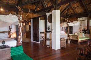 Habitación doble familiar, junto a la playa | Minibar, caja de seguridad en la habitación, wifi gratis y ropa de cama