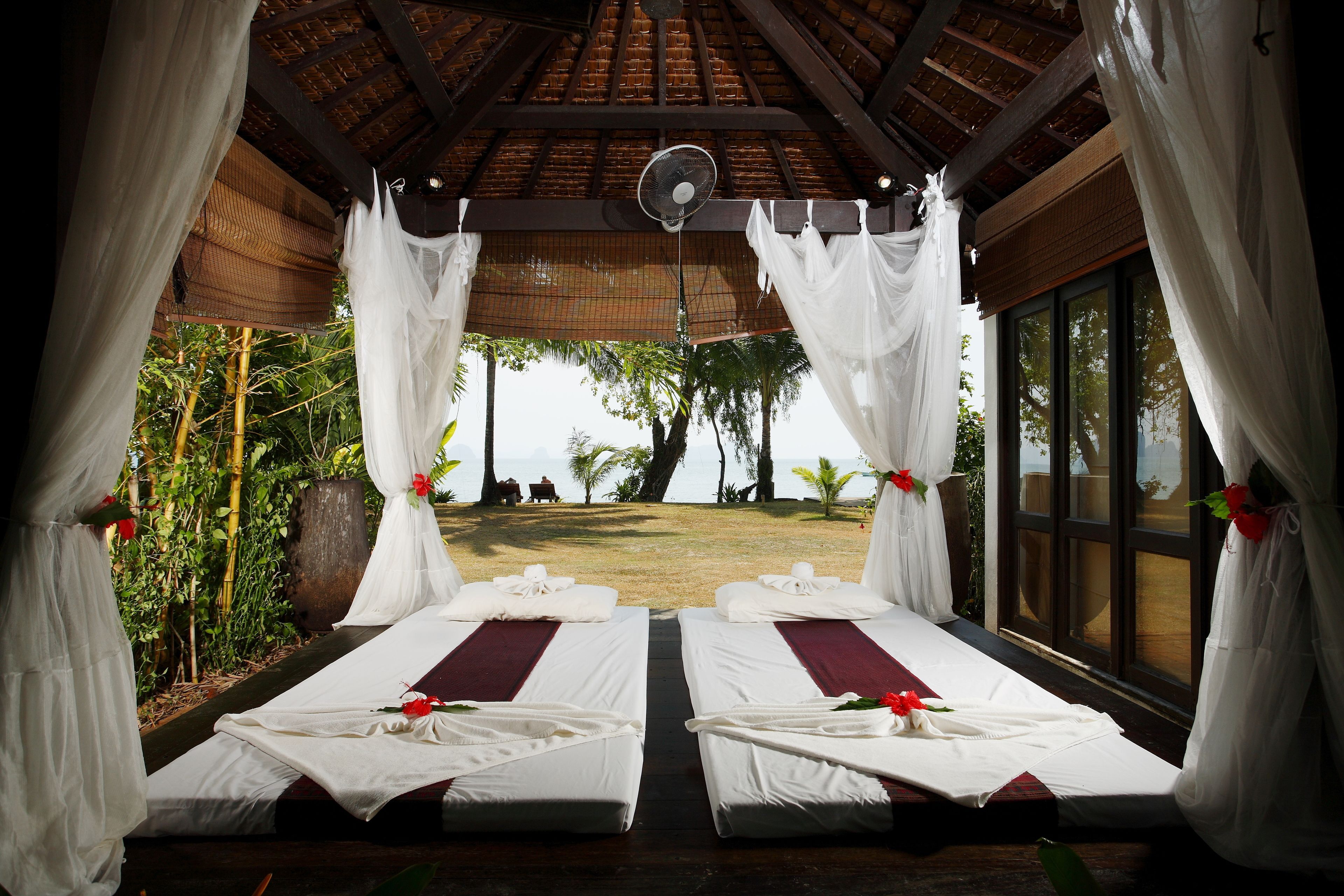 couples treatment room(s), body treatments, aromatherapy