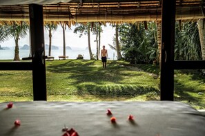 Villa, Beachside | Minibar, in-room safe, free WiFi, bed sheets