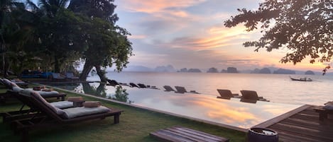 Outdoor pool, pool loungers