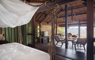 Minibar, caja de seguridad en la habitación, wifi gratis y ropa de cama 