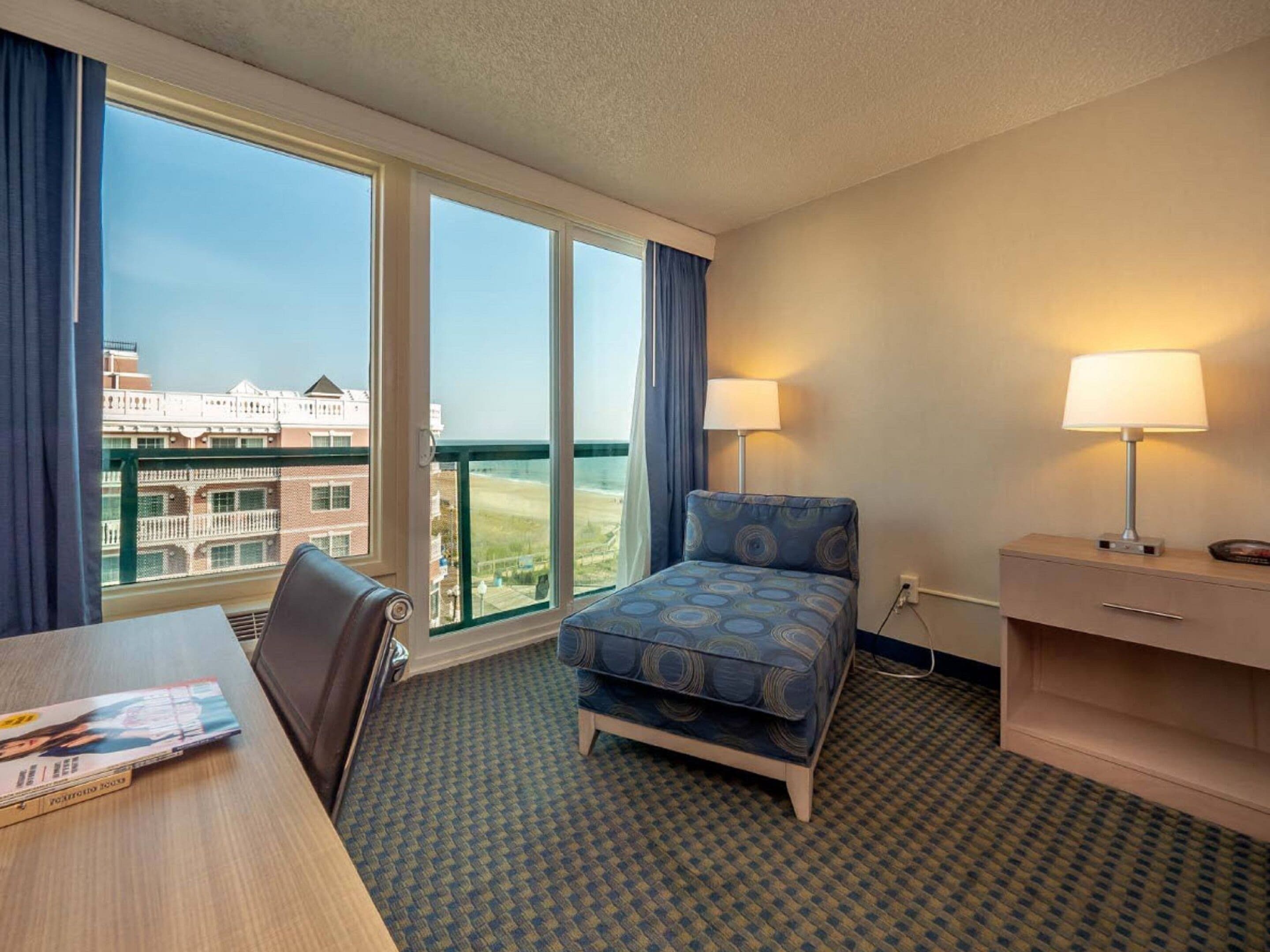 standard room, 1 king bed (limited view, no balcony) | 1 bedroom, in-room safe, blackout curtains, iron/ironing board