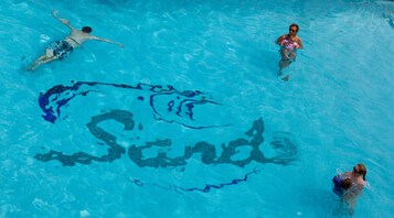 Piscina stagionale all'aperto, lettini