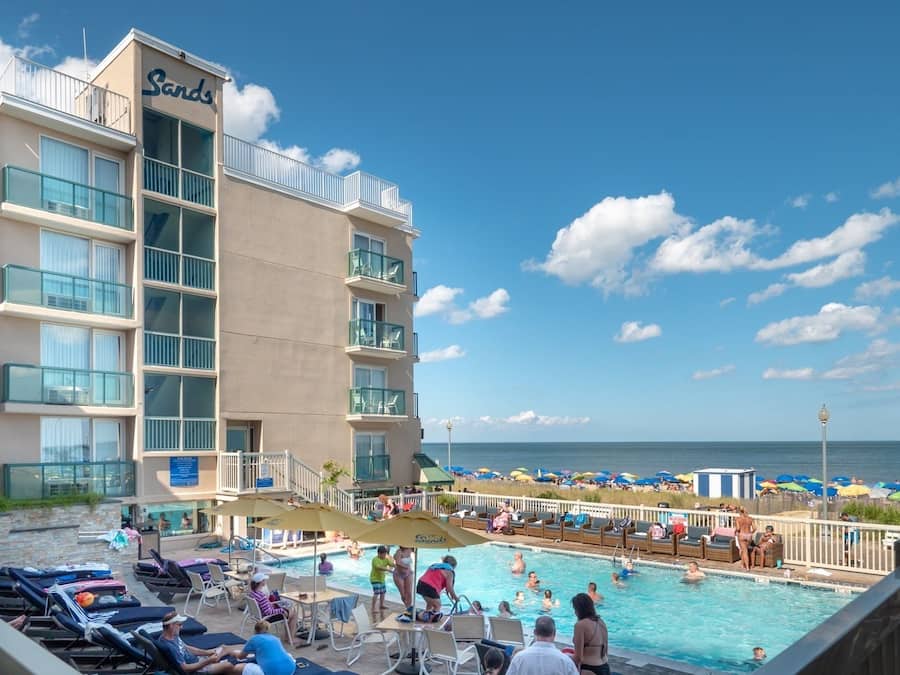 Seasonal outdoor pool, open 10:00 AM to 7:00 PM, pool loungers