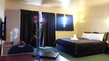 Studio, baignoire à jets | Bureau, rideaux occultants, fer et planche à repasser, Wi-Fi gratuit