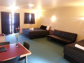 Studio | Desk, blackout drapes, iron/ironing board, free WiFi