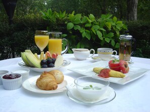 Outdoor dining - Hakuba Mominoki Hotel (Hakuba)