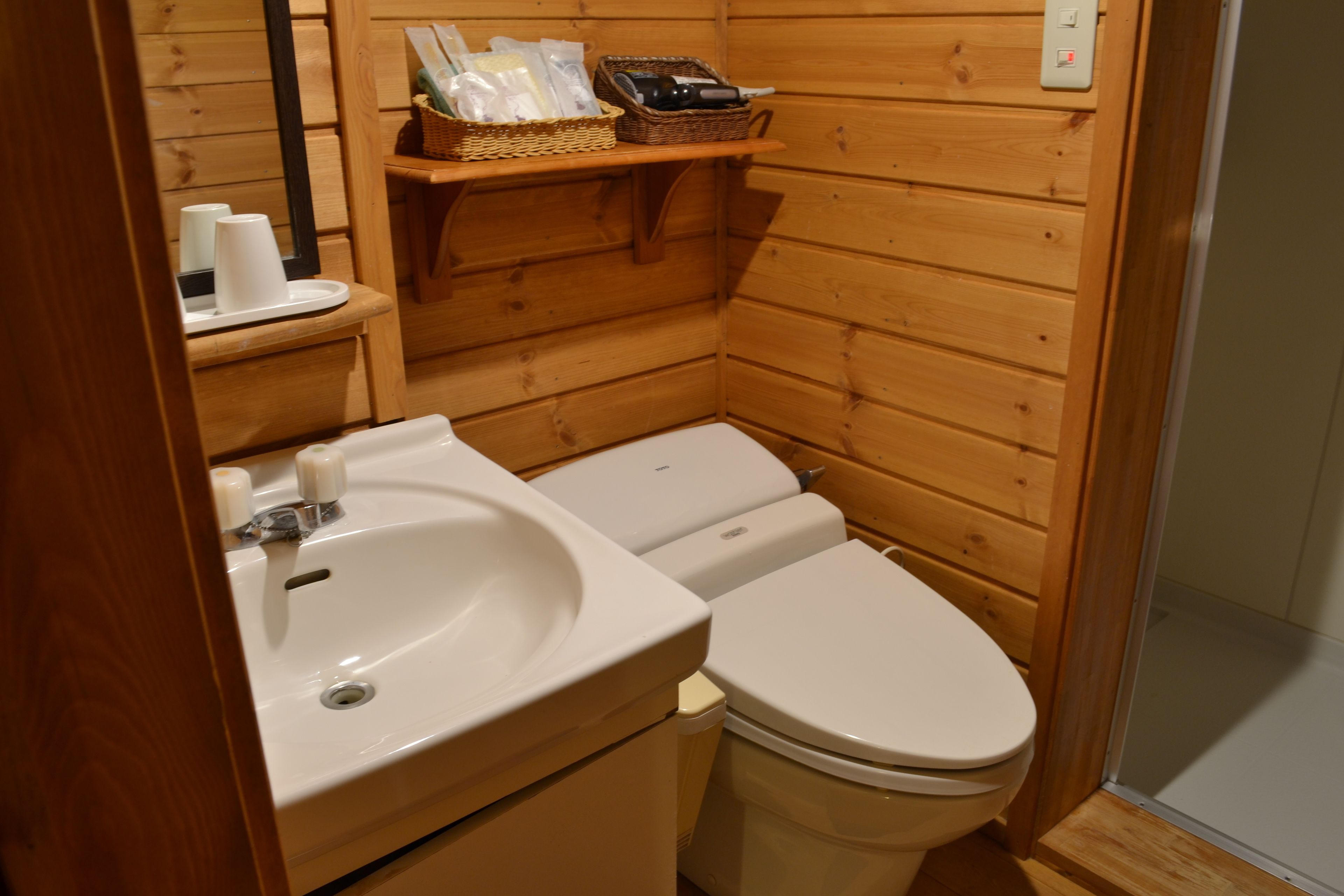 family cabin, 1 bedroom, kitchen | bathroom | combined shower/bathtub, free toiletries, hair dryer, slippers