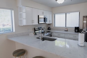 Premium Suite, 2 Bedrooms | Private kitchen | Fridge, microwave, oven, stovetop at Legacy Vacation Resorts Palm Coast