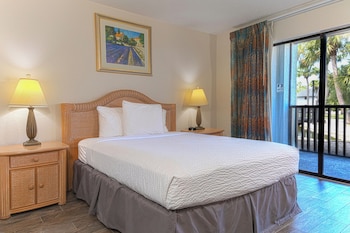 Premium Suite, 2 Bedrooms | 2 bedrooms, in-room safe, iron/ironing board, bed sheets at Legacy Vacation Resorts Palm Coast