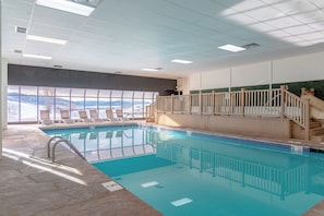 Una piscina cubierta