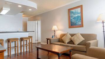 Suite, 2 Bedrooms | Living area