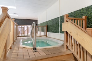 屋内スパ浴槽